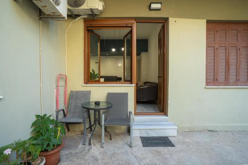 a table and a chair in front of a house at N&M Apartment in Chios