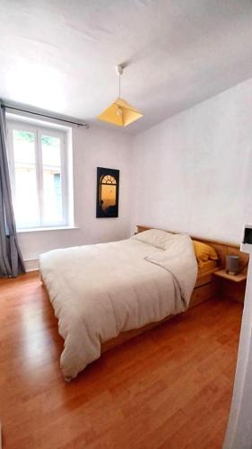 Postel nebo postele na pokoji v ubytování Gîte Artéa parc arboré 2,5 ha 2 à 6 personnes 20mn des thermes de Vittel et Contrexéville