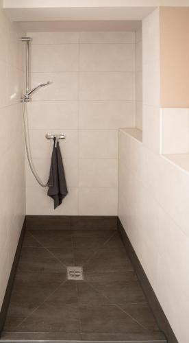 Ένα μπάνιο στο Ferienwohnungen Lily, Bärwalder See, Ferienwohnung "SPREE"