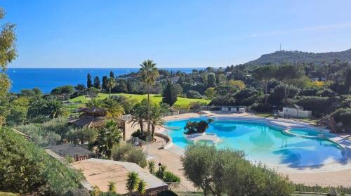 Vue mer panoramique au Cap Esterel T2