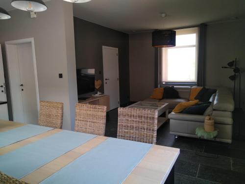 Katil atau katil-katil dalam bilik di Vakantiewoning Mierzicht met privé wellness Haspengouw