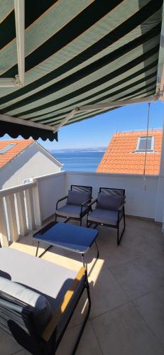 APARTMENTS BRUNO 3 - two-room penthouse apartment - wonderful view of the sea - the best location, first row to the beach - 10 minutes from Supetar ferry port - free secured parking - facilities nearby