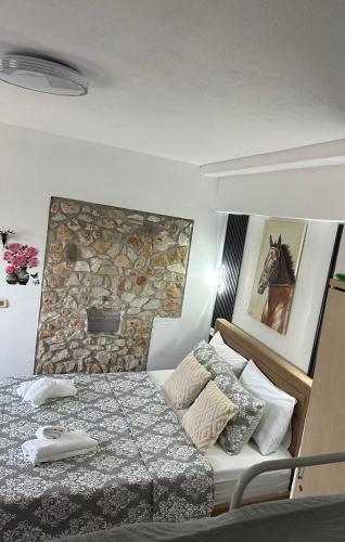 Ένα ή περισσότερα κρεβάτια σε δωμάτιο στο Kingsland Apartment Ksamil