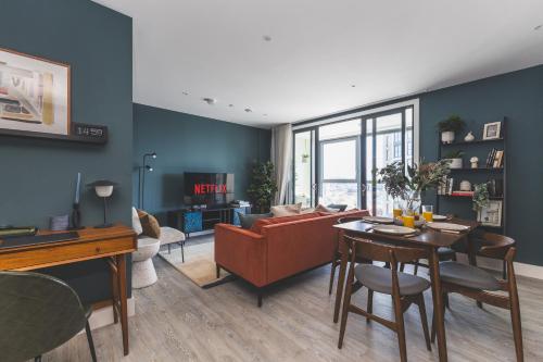 a living room with a couch and a table at Stunning Premium 2 Bed Flat with Great Views - Rooftop on Top Floor in Croydon