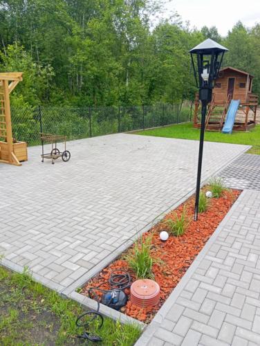a garden with a light pole and a playground at Domek letniskowy in Klusek Biały