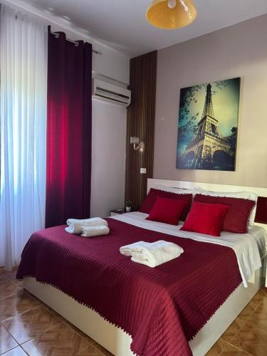 Ένα ή περισσότερα κρεβάτια σε δωμάτιο στο Kingsland Apartment Ksamil