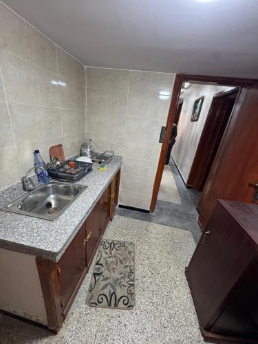 a kitchen with a sink and a counter top at Appartement Atlas, Rue Mouatamid Ibn Abbad, Immeuble Malki, 1er étage, Oujda in Oujda