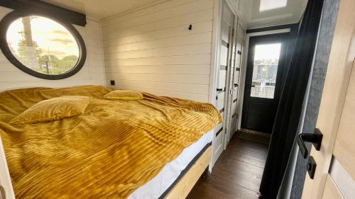 Katil atau katil-katil dalam bilik di Houseboat 18 Nordic