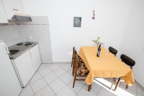 Dapur atau dapur kecil di Apartments Jug