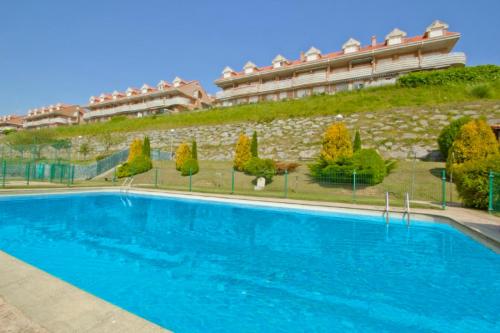 Bazén v ubytování Dúplex ANANDA, vistas impresionantes con parking y piscina comunitaria nebo v jeho okolí