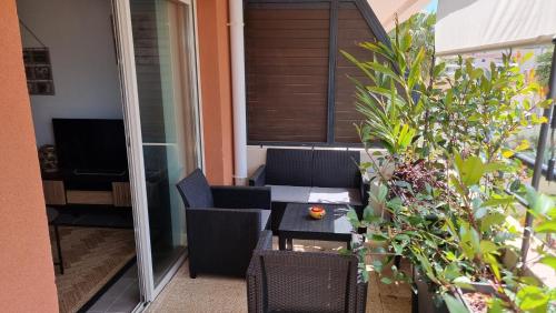 Photo de la galerie de l'établissement T2 Climatisé parking individuel 100m port vieux - L'escale des 3 Secs, à La Ciotat