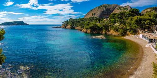 Photo de la galerie de l'établissement T2 Climatisé parking individuel 100m port vieux - L'escale des 3 Secs, à La Ciotat