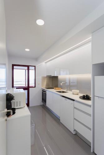 Η κουζίνα ή μικρή κουζίνα στο Liiiving in Matosinhos - Seaside Balcony Apartment