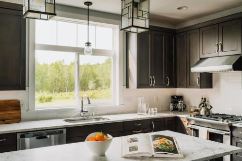 Η κουζίνα ή μικρή κουζίνα στο Elevated Catskills Getaway On 15-acre Private Farm