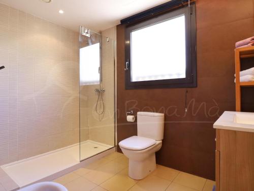 Apartamento moderno de 2 dormitorios con jardín privado a 100m de la playa - ES-366-7