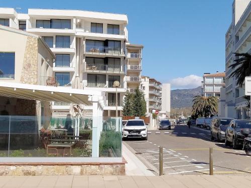 Apartamento moderno de 2 dormitorios con jardín privado a 100m de la playa - ES-366-7