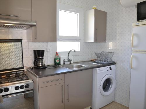 Appartement à 200m de la plage avec terrasse, parking et animaux acceptés.