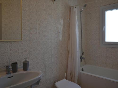 Appartement à 200m de la plage avec terrasse, parking et animaux acceptés.