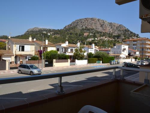 Appartement à 200m de la plage avec terrasse, parking et animaux acceptés.