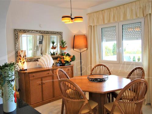 Maison à Roses avec piscine privée et vue pour 7 personnes.