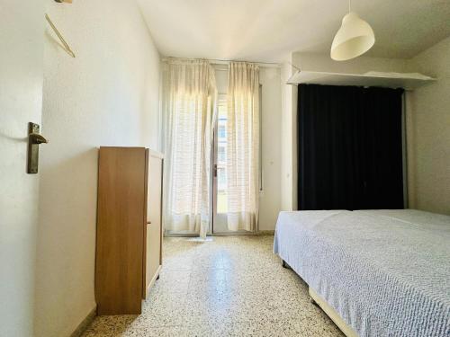 Apartamento frente al mar con terraza y parking privado en Roses - ES-258-37