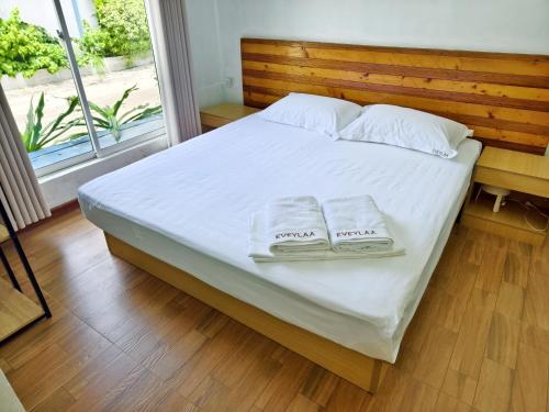 Кровать или кровати в номере Eveylaa Guesthouse