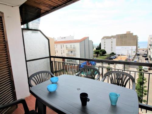 Moderno apartamento en el centro de Roses, cerca de la playa, 3 habitaciones. - ES-258-85