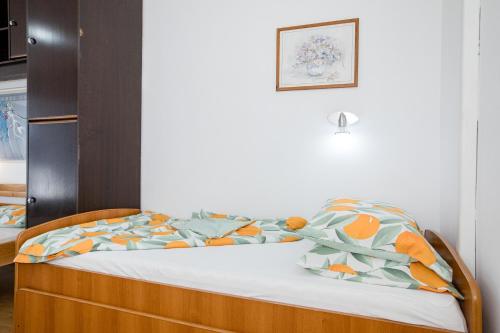 Katil atau katil-katil dalam bilik di Apartments Jug