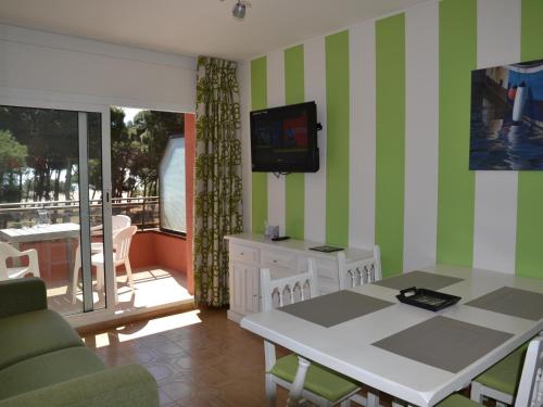 Bel Appartement en Bord de Mer avec Piscine, Terrasse et Climatisation à L'Estartit