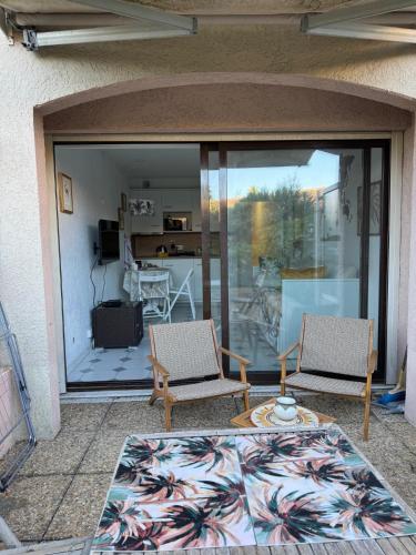 Studio with terrace in the center with AC