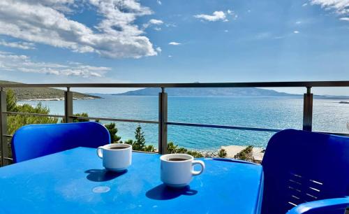 Plutus Sea View Apartment