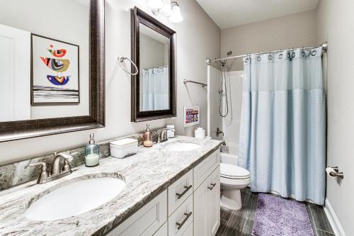 a bathroom with a sink and a toilet and a shower at 4 Mi to Dtwn Stylish Home with Large Yard in Dothan in Dothan