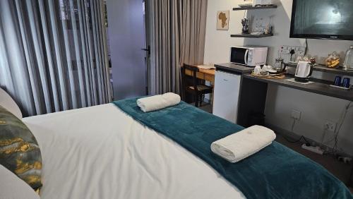 Ein Bett oder Betten in einem Zimmer der Unterkunft Lily's Rest, Village on Silwerstrand, Robertson