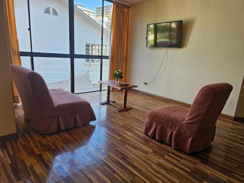 TV at/o entertainment center sa El Prado