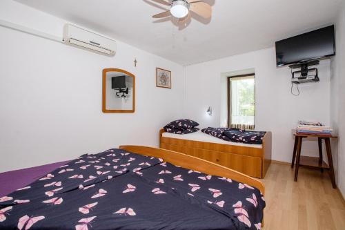 Katil atau katil-katil dalam bilik di Apartments Jug