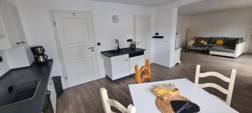 Kuchyň nebo kuchyňský kout v ubytování Ferienwohnung im Westerwald