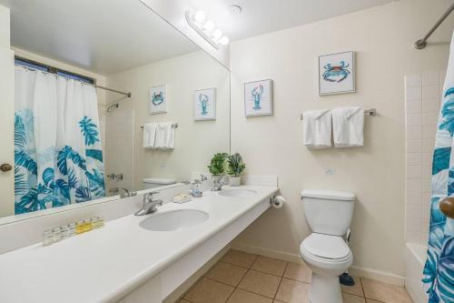 Koupelna v ubytování Central and Bright 2 BR, 2 BA, Pool and Oceanview
