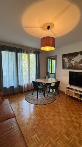 Lac et Ville - avenue de Chambéry Stay