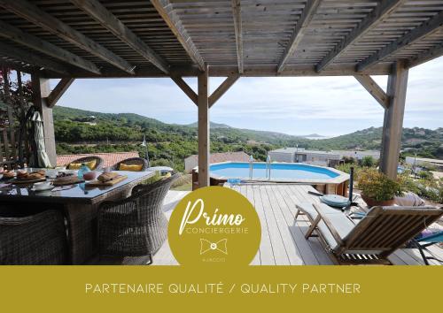 Vue mer et détente villa élégante avec piscine