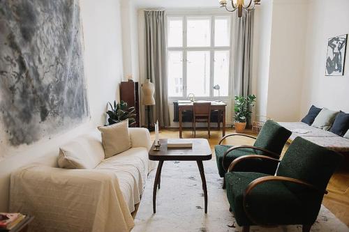 Stylish and unique 2 bedroom flat with balcony in Letna