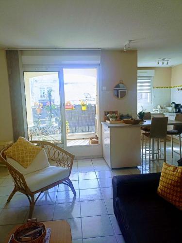 Posezení v ubytování MAUGUIO-Carnon P2 60 m2, Tout confort, spacieux, CLIM, wifi, balcon, parking privé couvert, 15 min de la mer, de Montpellier