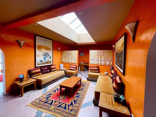 Χώρος καθιστικού στο Mirleft Villa, Stunning Ocean Views & Peaceful Stay