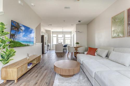 a living room with a white couch and a table at 3 Bedroom 4 Bathroom House Tampa Sleeps 10 Private Garage Near Stadium in Tampa