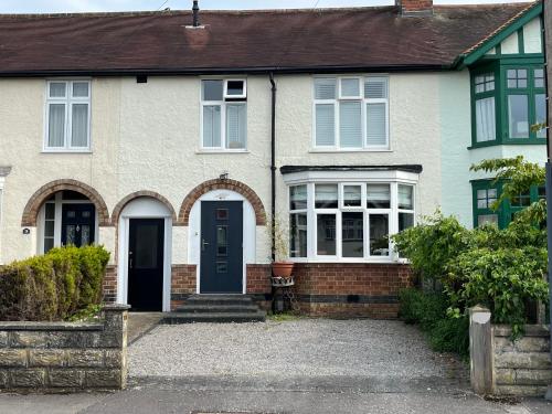 a white brick house with a blue door at The Artist's house in Oxford