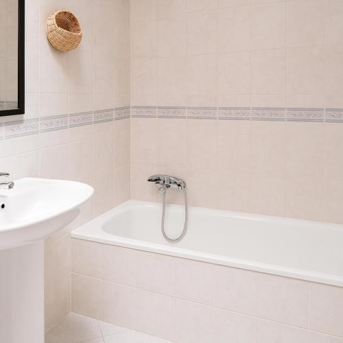 a bathroom with a bath tub and a sink at Appartamenti ABR Corso in Le Castella