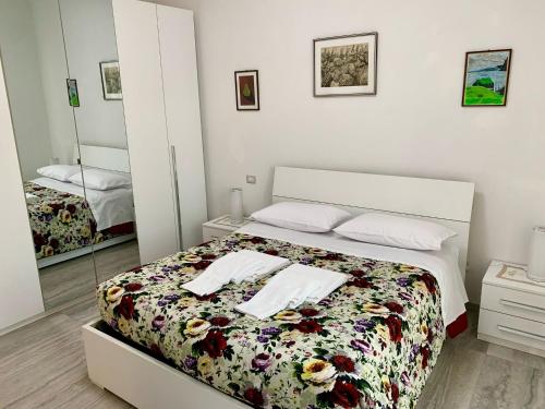 a bedroom with a bed with two towels on it at Chianti 22 in Poggibonsi