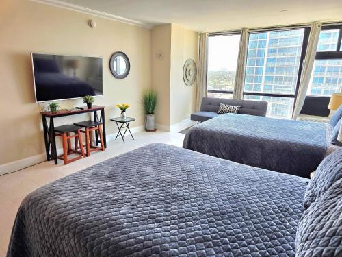 Fotografie z fotogalerie ubytování 2 queen bed studio w/kitchenette, pool, tiki bar v destinaci Daytona Beach