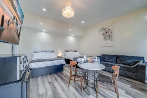 24 Hours Motel in Downey