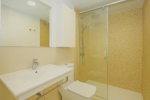 Apartment Sleeps 4 with Gym & Spa
