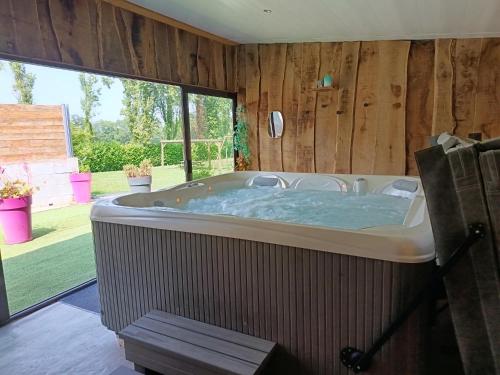 A La Mémoire de Merlin \" Gîte La Table Ronde \"